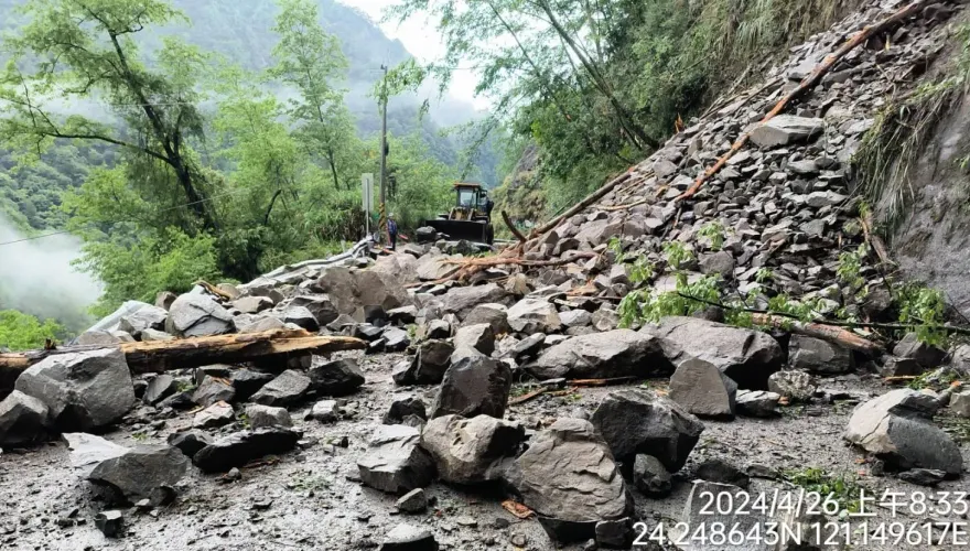 山區大雨＋落石不斷！中橫便道搶修受阻　今封閉「人和機具暫撤」