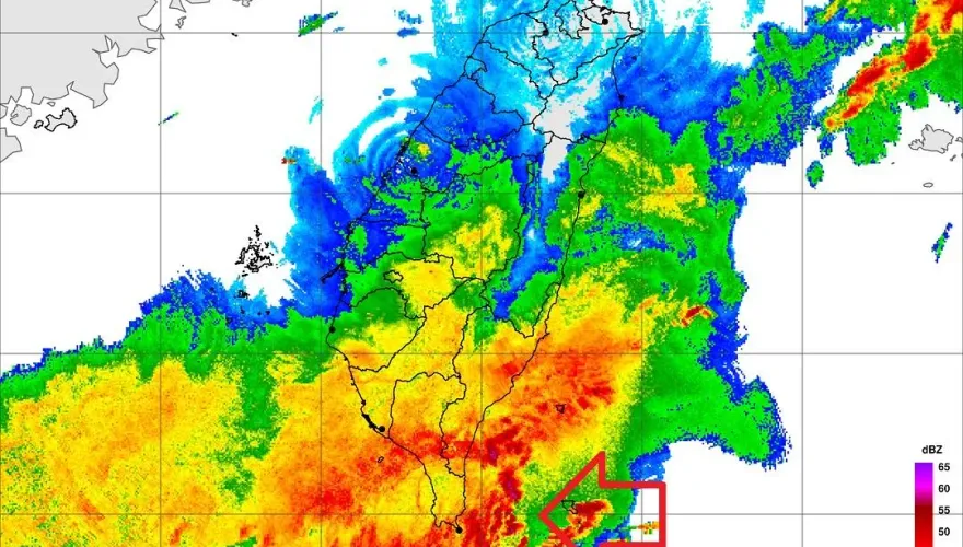 最強對流雨橫掃台灣近海！低層風場「繞山運動」　鄭明典：非巧合