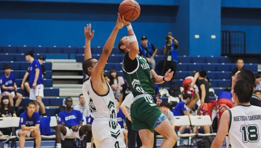 前NBA球星炒熱氣氛！松山高中尬日本福岡第一高中　「綠色神盾」失靈6分惜敗