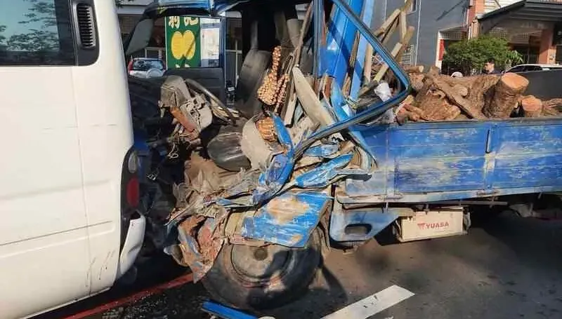 員林貨車撞廟宇！釀1死2傷　車頭整個撞爛…慘不忍睹