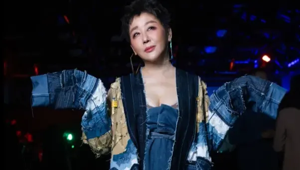 藍心湄主持《女大》21年罕動怒！　爆港女星「1傲慢行徑」讓她中斷錄影