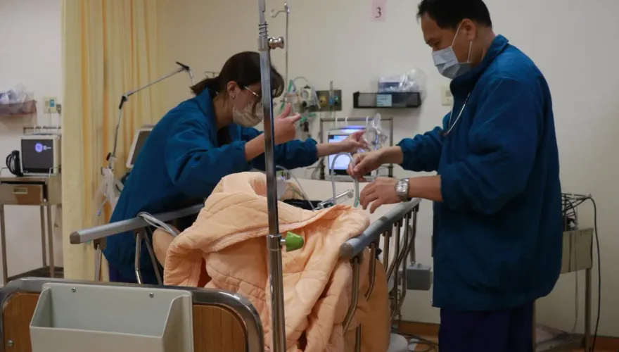 疑誤食「蝦膏」海鮮嚴重過敏險喪命！男子血壓狂掉剩70休克！打強心針搶命