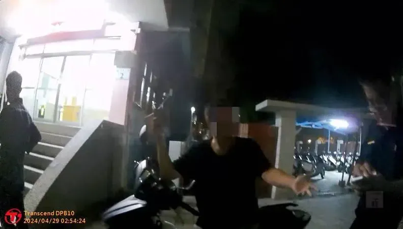 神明指示你向警局丟鞭炮？莽男跟拉麵店起糾紛竟拿阿sir發洩鏘到爆