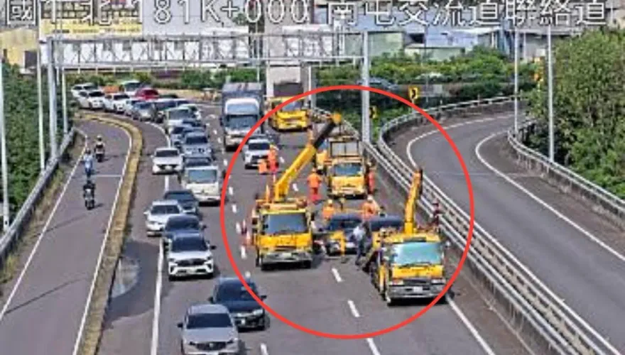 快訊/上班注意！國道1號台中追撞車禍　占用南屯路段內側車道