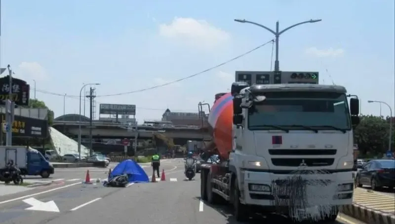 內輪差奪命！預拌混凝土車右轉擦撞機車　台南7旬女騎士遭輾斃亡