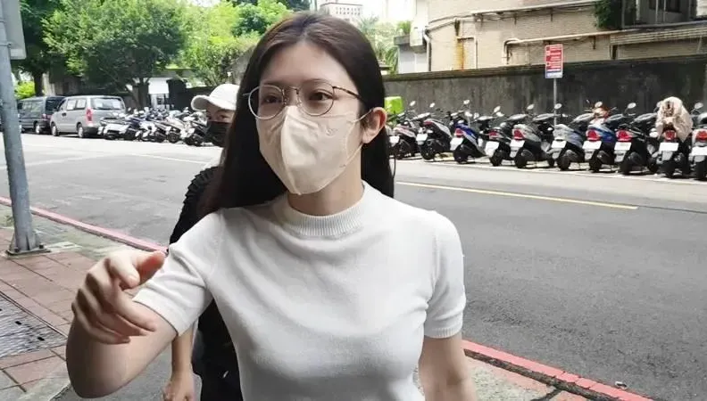 雞排妹免關了！洩陳沂個資被判3個月　現身北檢繳9萬罰金