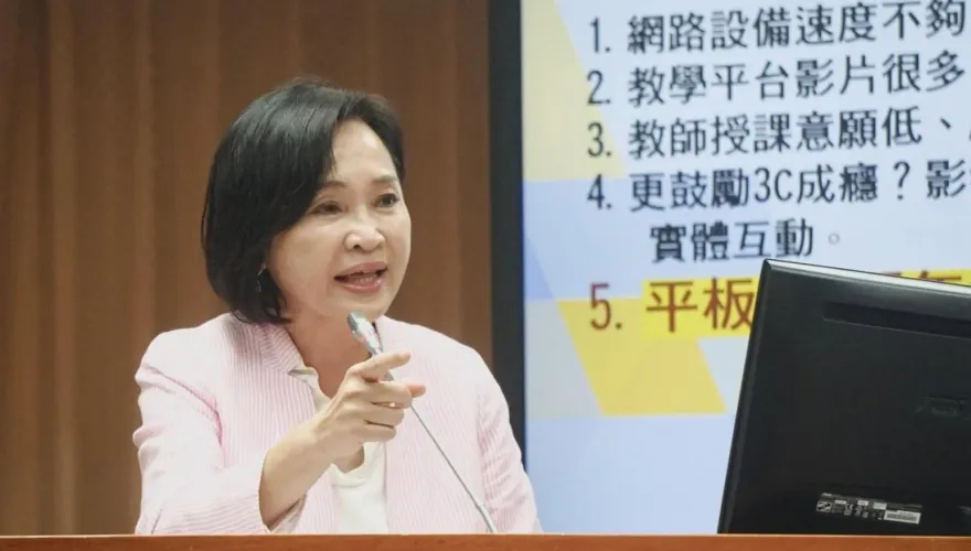 柯志恩世紀同框「綠大咖」太震撼！　全網嗨翻大喊：高雄市長交接儀式