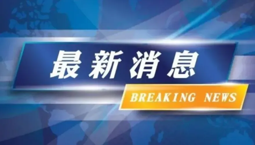 快訊/中興橋砂石車自撞護欄翻覆　駕駛受困車內警消搶救