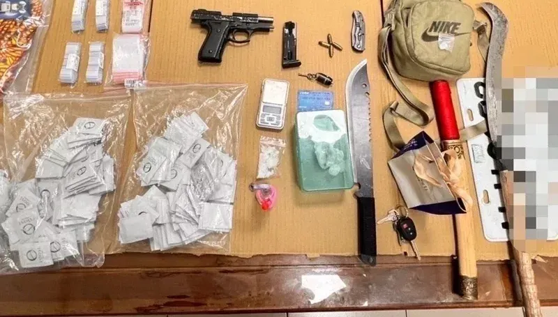 毒犯拒檢！開進死巷後棄車逃逸　警負傷使出「柔道技」壓制逮捕