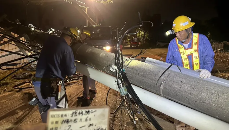 快訊/桃園情何以堪！航空城施工拉斷電桿釀停電　台電：估深夜復電