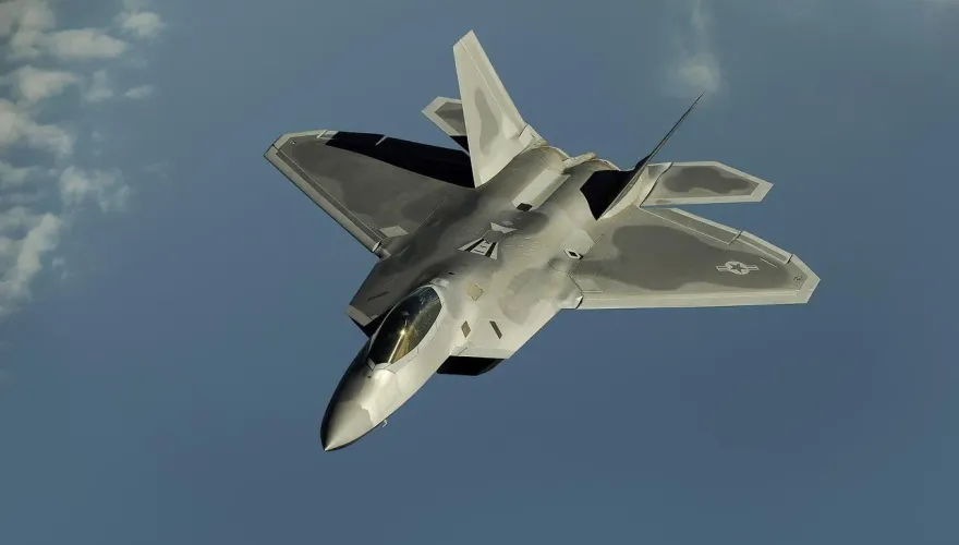 美空軍F-22「猛禽」戰鬥機演習中墜毁　飛行員平安無事