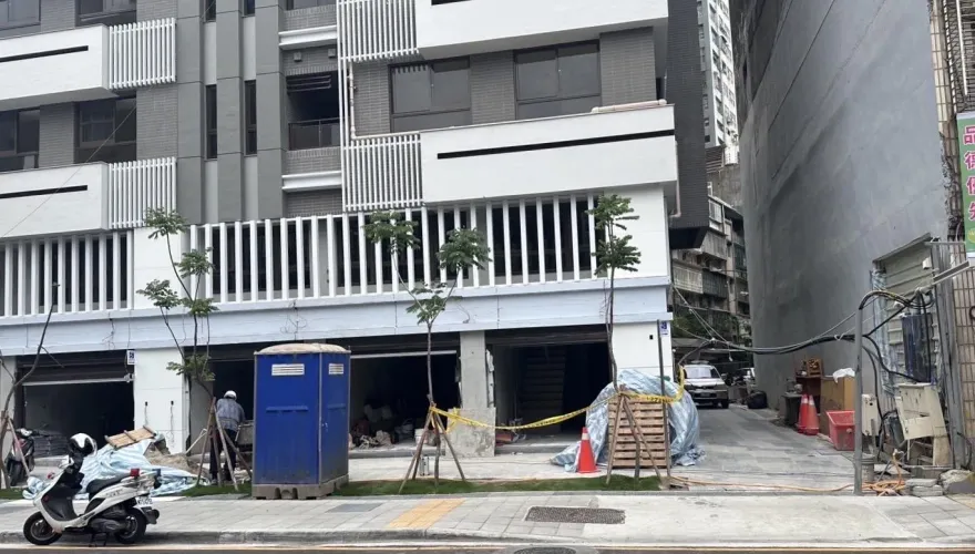 快訊/新北板橋工地意外！58歲女工5米高墜下　頭破血流命危