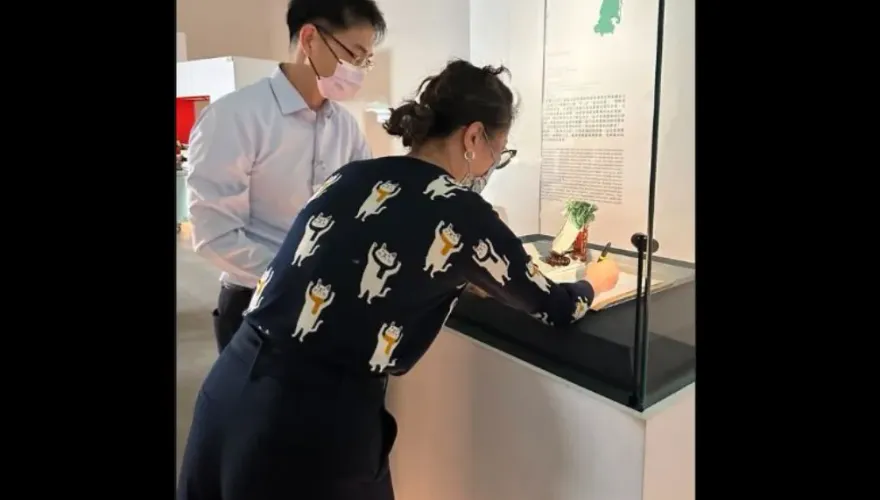 故宮翠玉白菜借台南淪雜物？國寶旁3公分簽字！南館庫房還遭外包清潔工擅闖