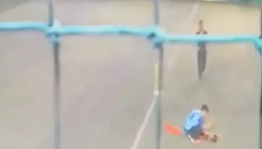 死亡之球！印度男童遭板球擊中下體　痛苦倒地猝死