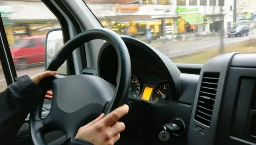 超危險！名醫開車驚見「頭皮發麻的一幕」　網嘆：太常見了