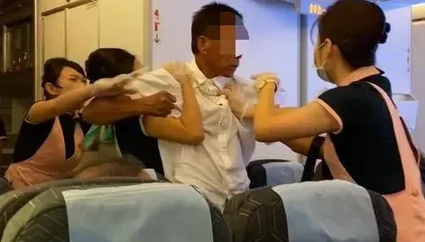 影/3萬呎高空全武行！長榮飛舊金山航班旅客換座位爆互毆　FBI都出動了