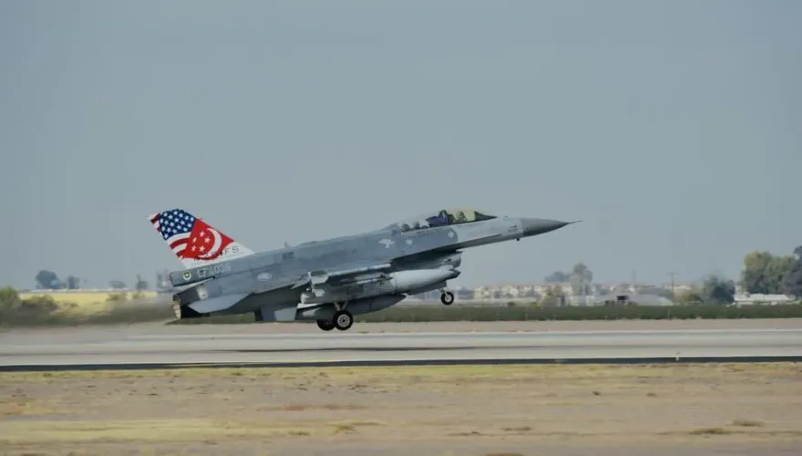 快訊/新加坡空軍F-16戰機驚傳墜機　飛行員成功逃生