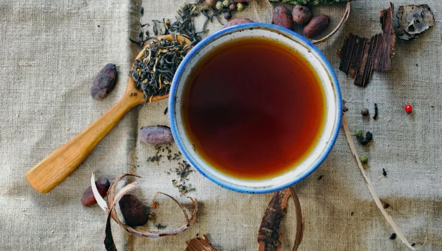 涼茶治病一杯見效？廣州多店家遭爆偷加「感冒藥成分」麻黃素