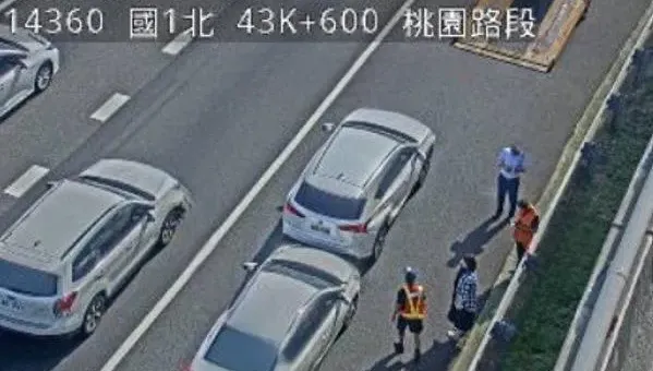 快訊/國1北上43.6公里桃園段「2車追撞」！　上班請注意