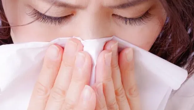 噁！婦人鼻塞頭痛持續一周未癒　就醫檢查驚見鼻腔中塞滿蛆蟲