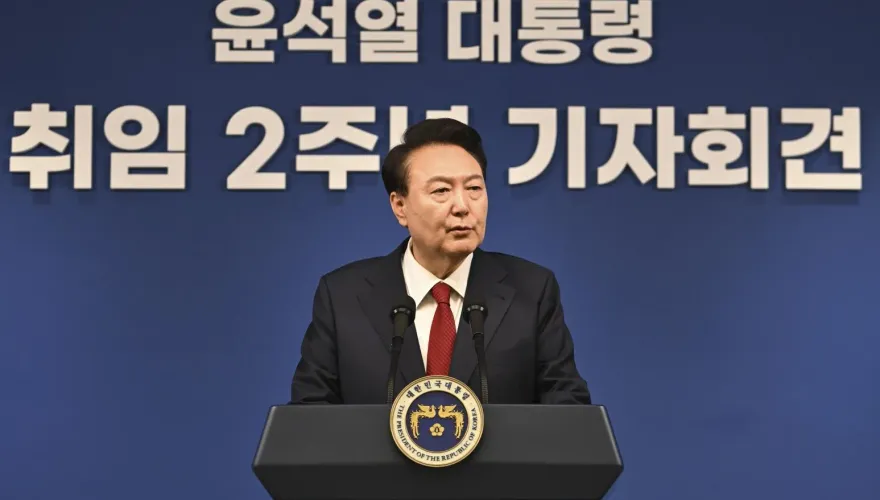 第一夫人收受名牌包　尹錫悅就職兩周年記者會上向國民道歉