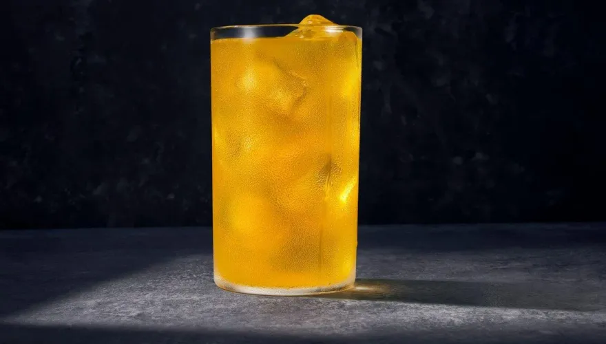 「提神檸檬水」奪2命！美連鎖品牌餐廳下架高咖啡因飲料　1杯抵3罐紅牛