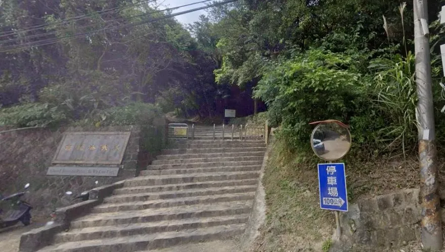 快訊/大武崙砲台驚見「身中多刀」黑衣女屍！「橫躺半山腰」警研判遭棄屍
