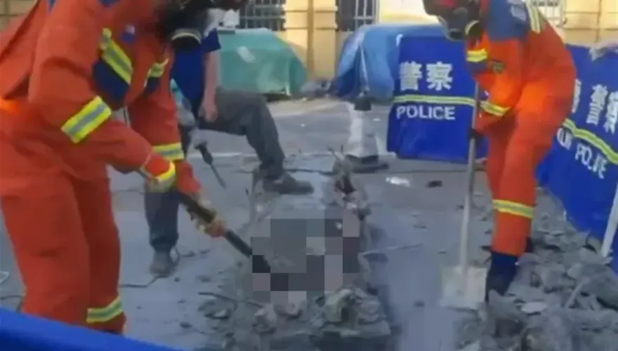恐怖！砍殺朋友「水泥封屍」棄河中...鑿開還見血　警逮嫌犯曝行兇動機