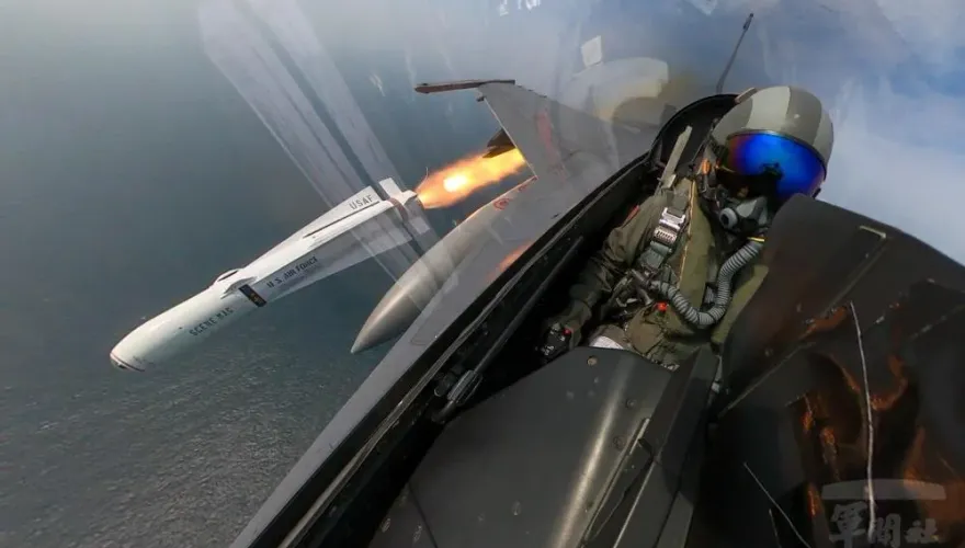 空軍F-16V發射小牛飛彈！澎湖靶場炸射秀精實戰力