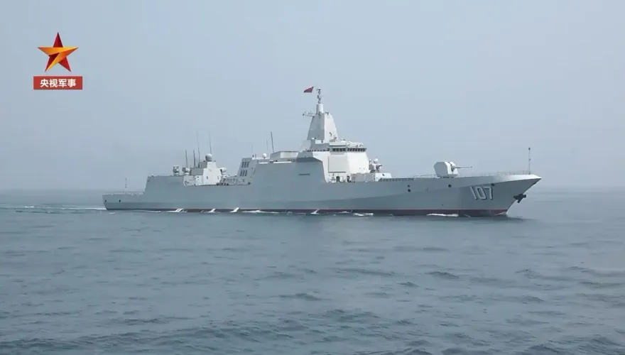 影/南海尬場！美菲肩並肩演習　解放軍派「055型萬噸大驅」實戰演訓