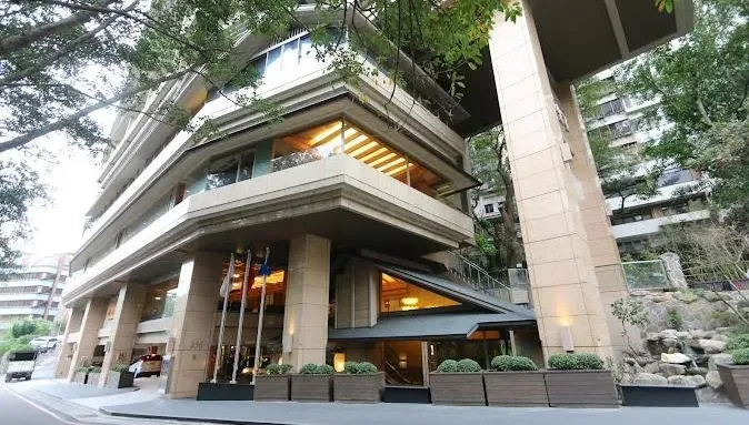 情侶北投飯店爽開「床上派對」...深夜淫叫聲「響徹雲霄」　網：土城聽到了！