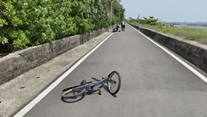 驚悚！高中生「無照違騎」旗津步道釀3傷　17歲男一度命危