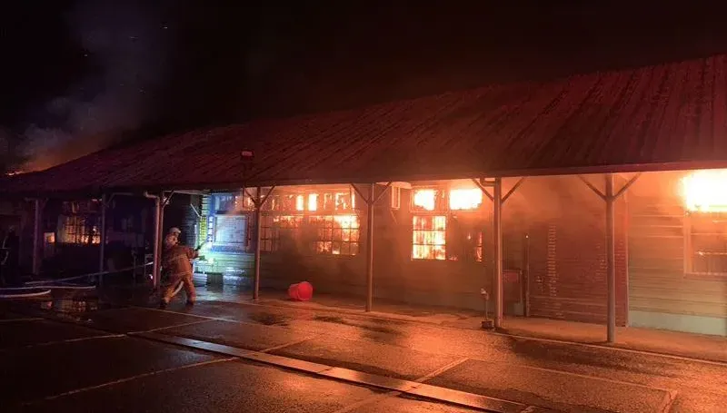 快訊/驚悚！新竹「資源莊冰店」整排狂燒　在地人淚喊：今年夏天結束了