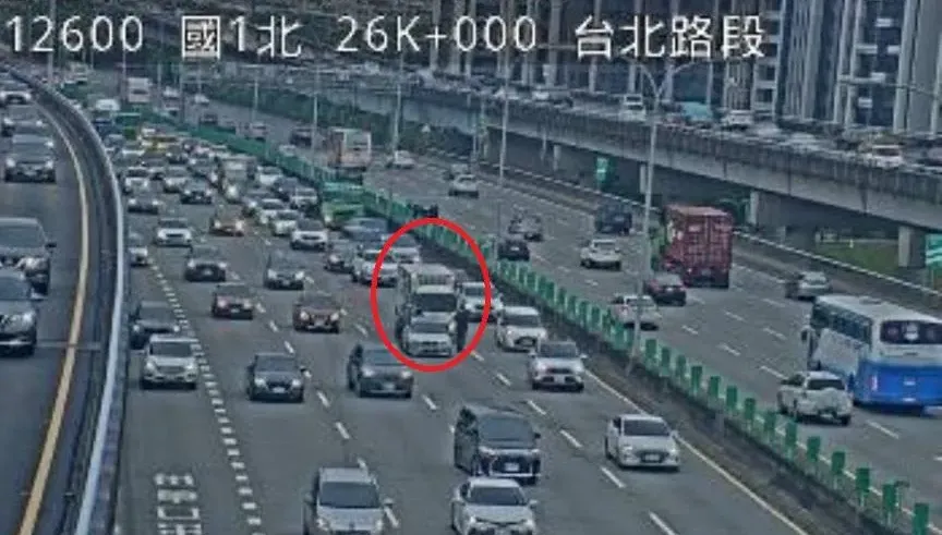 快訊/上班注意！國1台北段2車相撞　占用2車道現場回堵