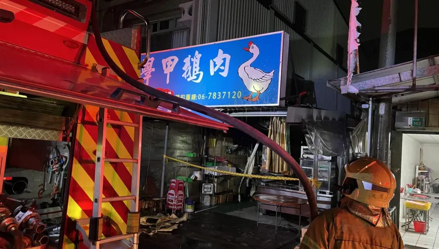快訊/台南鵝肉店火警！凌晨燒起來　警消23分鐘滅火完畢
