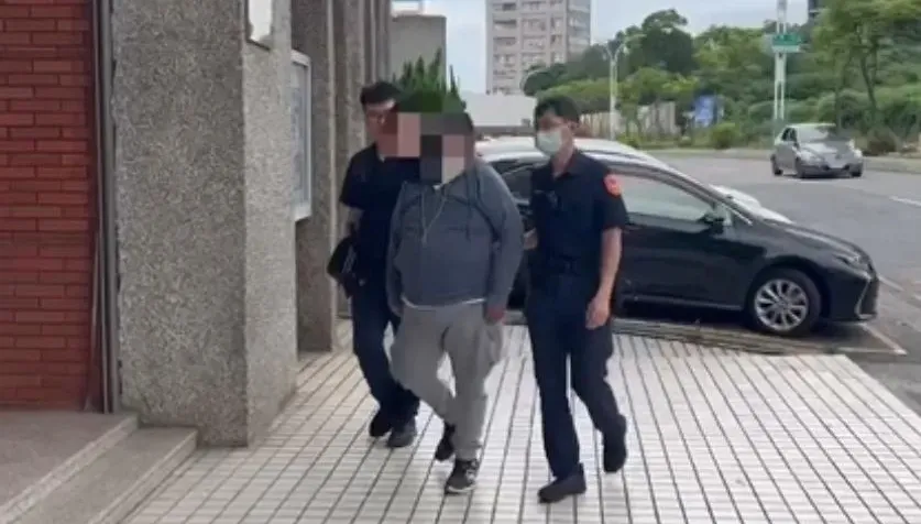 影/淡水婦遭詐百萬面交急報警　車手狂踩油門撞毀機車逃逸遭逮