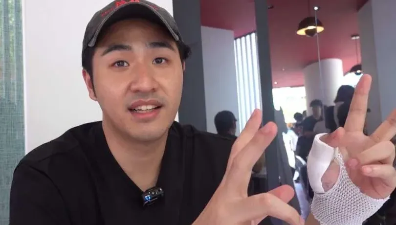 接掌老唐牛肉麵出意外！鹿希派被鐵片插左掌縫5針　吳宗憲揭最新傷勢