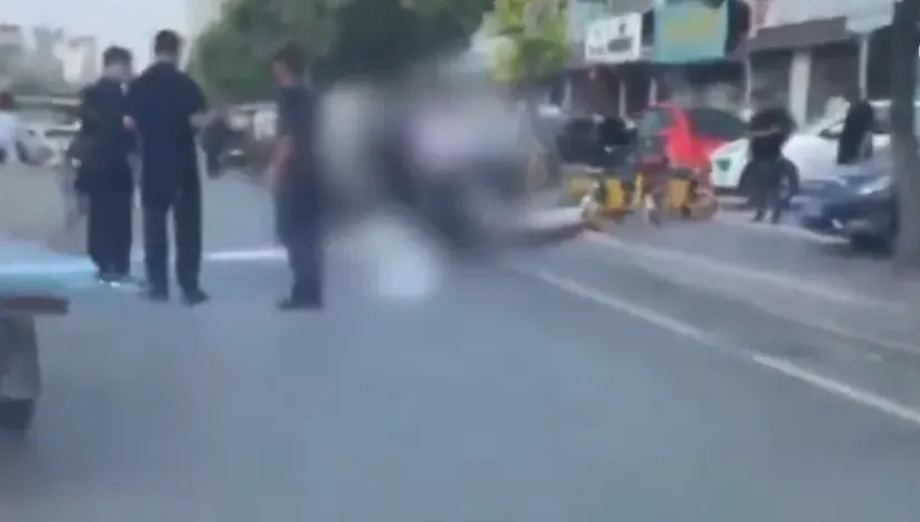 影/狂風奪命！路燈被吹倒砸死路人　陸氣象台稱最大風力達13級