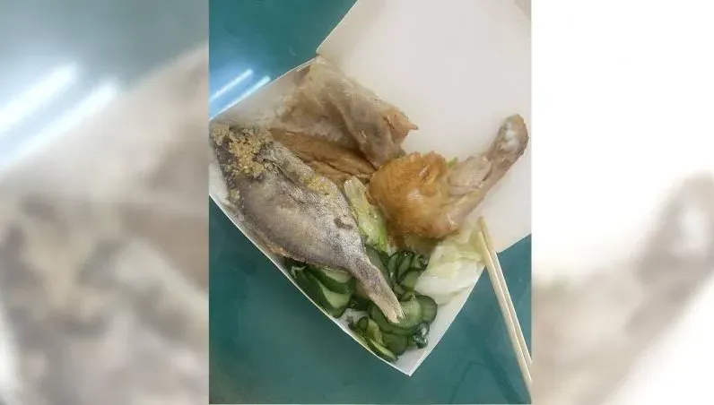 超佛心便當「整隻魚＋雞腿」還附湯只賣60元！　他曝：阿婆想讓做工人吃飽飽