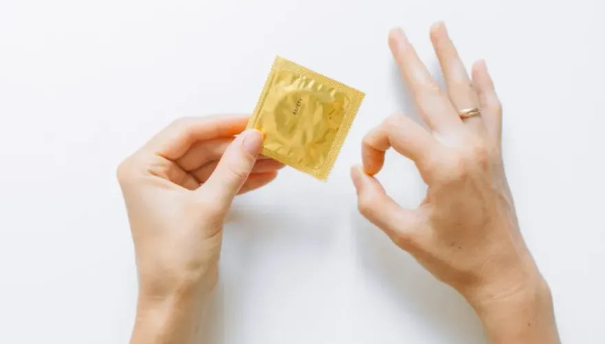 摩鐵上班「朋友爸載妹子休息」！他人神交戰…退房打掃時見激戰殘留物驚呆