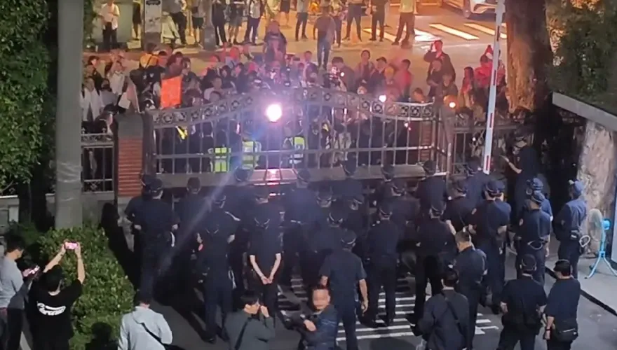 影/太陽花重演？綠議員號召黑熊學院學生到立院抗議　警方高度戒備
