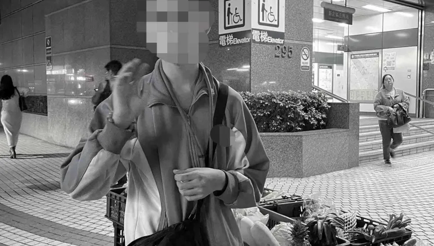 父逝母親拋棄！男高中生放學後捷運站賣菜　「自力更生」坎坷身世曝光