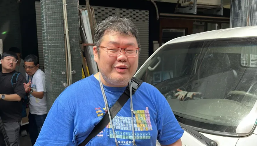 快訊/四叉貓到場！「申請路權」烙人集結「徐巧芯家門口」粉絲搶拍照
