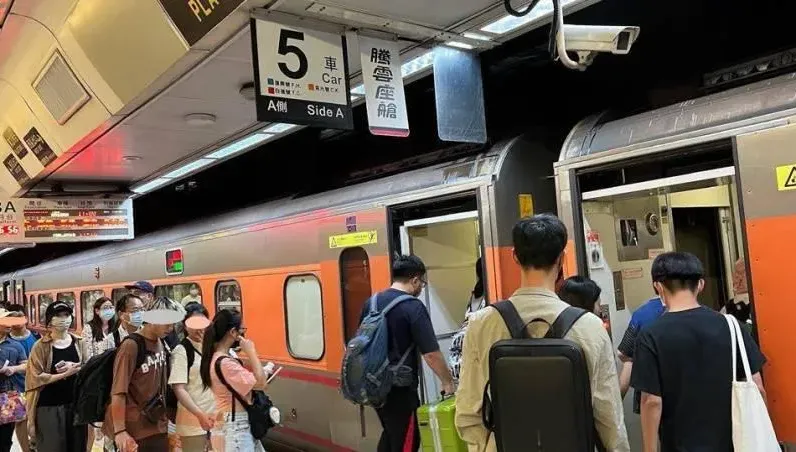台鐵今年首批新血！電機碩士剛報到「試用」卻面臨退休　原因超震撼