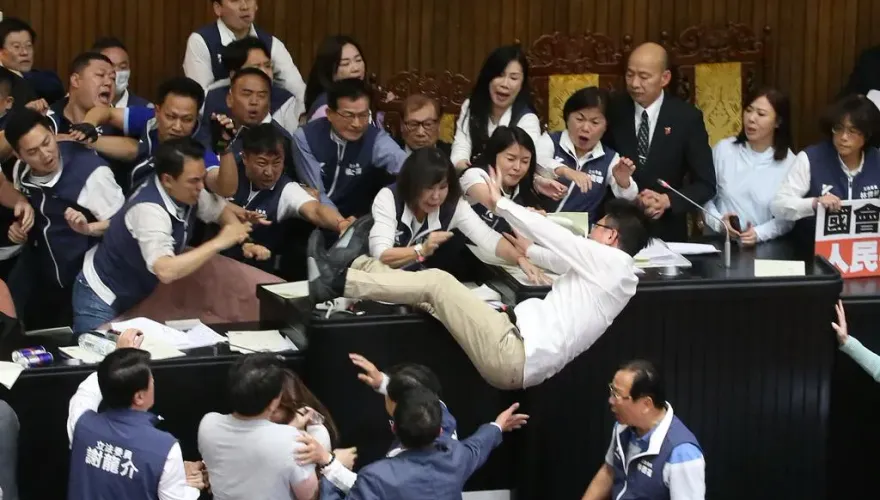 盤點綠委3大立院暴力行為！王鴻薇怒轟民進黨：輸不起就翻桌
