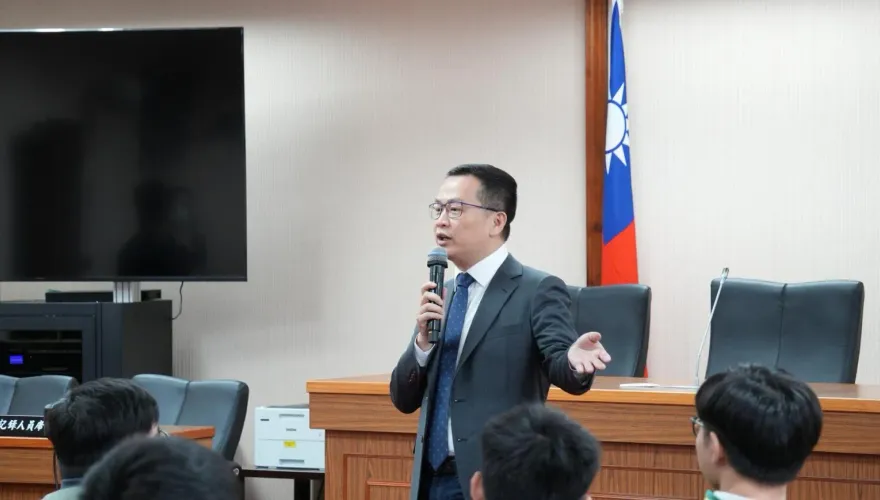 羅智強怒了！　曬「陳菁徽受傷照」1句話開嗆台北律師公會  網挺爆