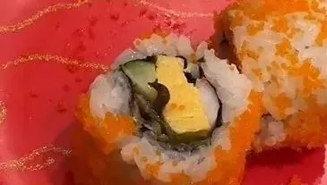 影/快訊/噁！日本壽司連鎖店驚見「活蛞蝓壽司」　北市衛生局要查了