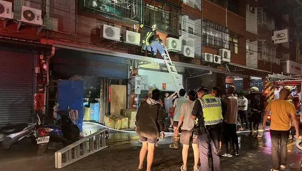 彰化深夜織襪廠火警！疑附近民眾放煙火釀災　祖孫三代7人一度受困