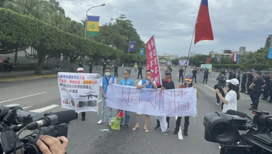 快訊/520府前景福門陳抗現場直擊！統獨團體互嗆、為子申冤火力全開