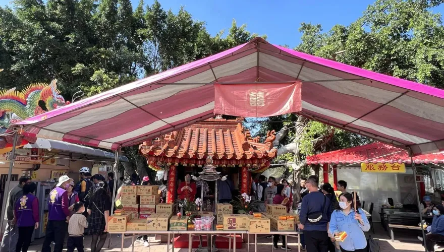 影/「土地公請吃泡麵」日嗑800碗　彰化福榕宮曝：快被吃垮了